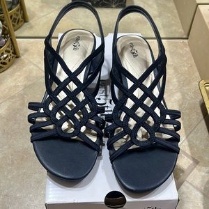 Like new sandals. Wore them 1x. Slip on comfortable to wear.